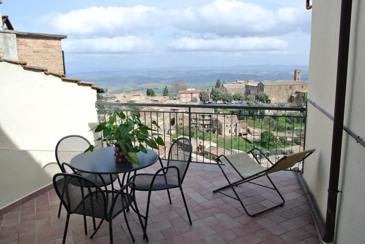 Historic Center Apartment With Private Garage Montalcino Exterior foto
